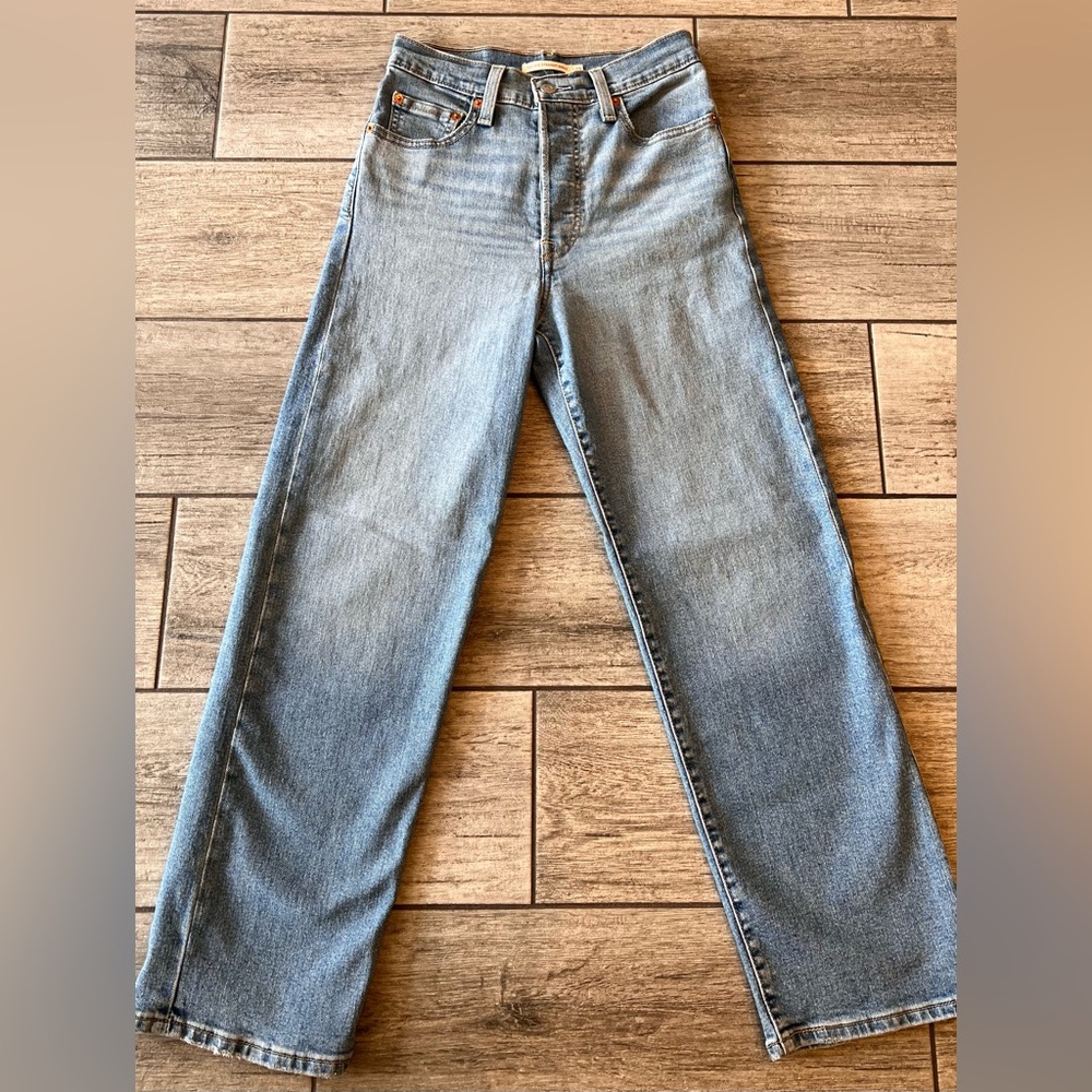 Levi's Ribcage Straight Leg Ankle Jeans